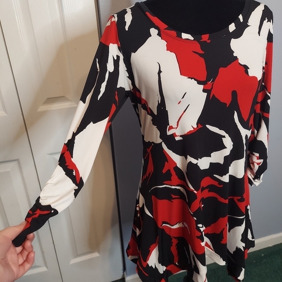 Premise Sharkbite Print Top/ Blouse Size Small - Picture 2 of 14